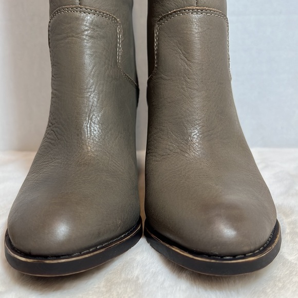 Lucky Brand Embrleigh Women’s Midcalf Boot with stacked heel, taupe, size 7.5 - Picture 17 of 17